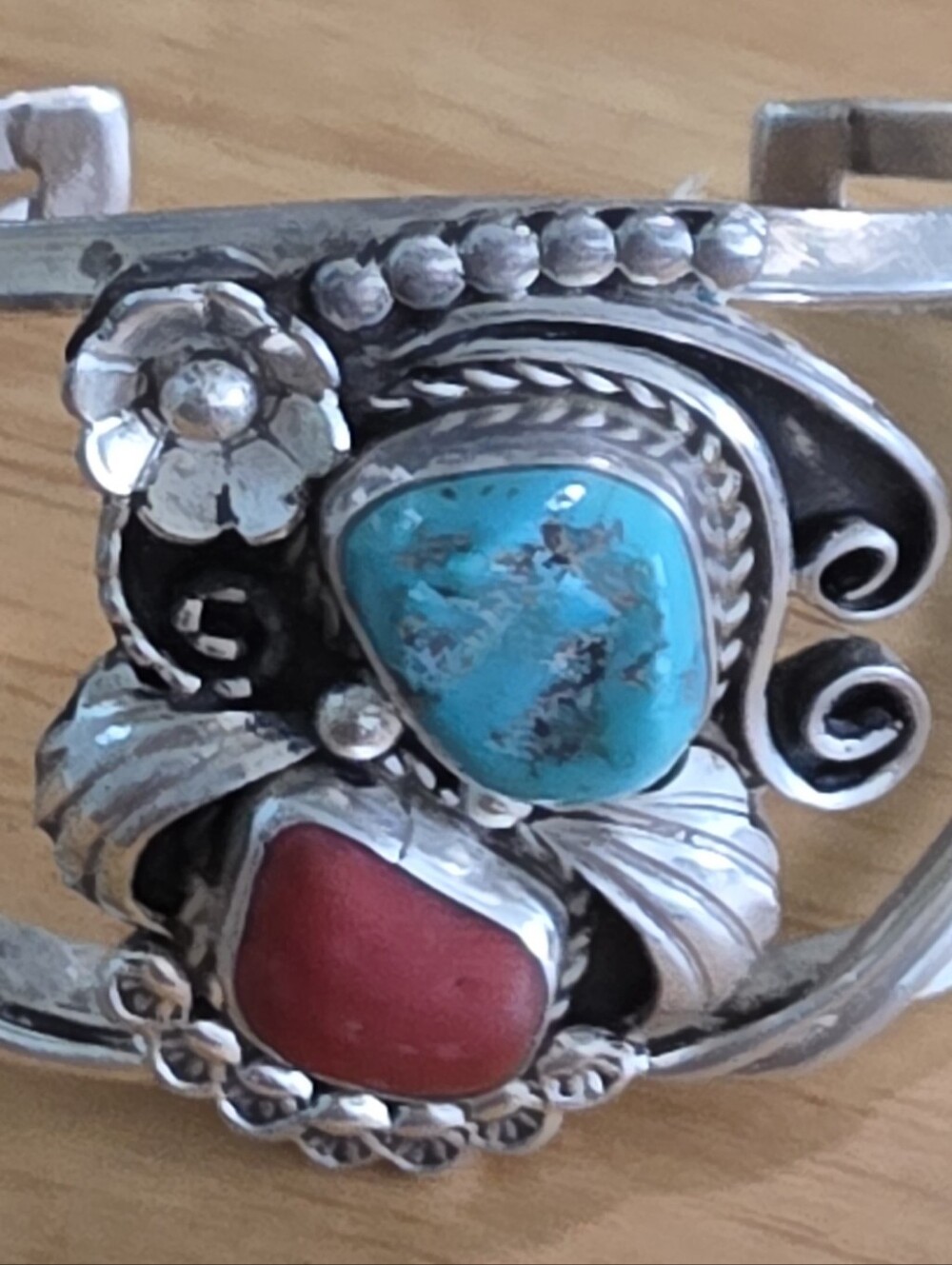 D & J CLARK DESIGNER NAVAJO TURQUOISE AND CORAL STERLING VINTAGE CUFF BRACELET - Picture 4 of 4